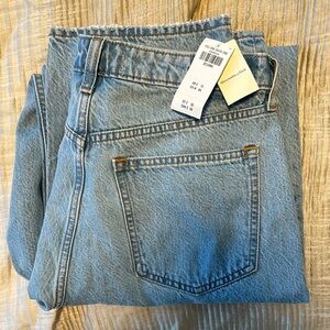 Abercrombie & Fitch: Curve Love High Rise Tapered Loose Jean Size 30 LONG